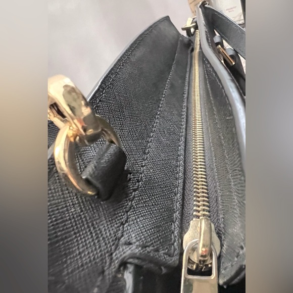 Michael Kors Medium Selma in Black with gold hardware - Picture 10 of 14